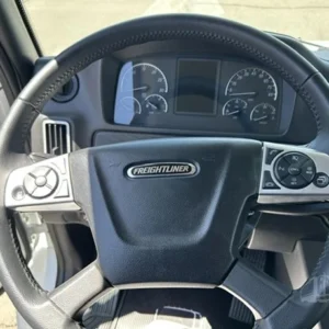 2025 FREIGHTLINER BUSINESS CLASS M2 106 - Image 13